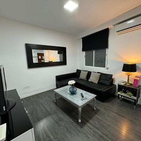 A 20 Pasos Del Museo Picasso Apartment Malaga Luaran gambar