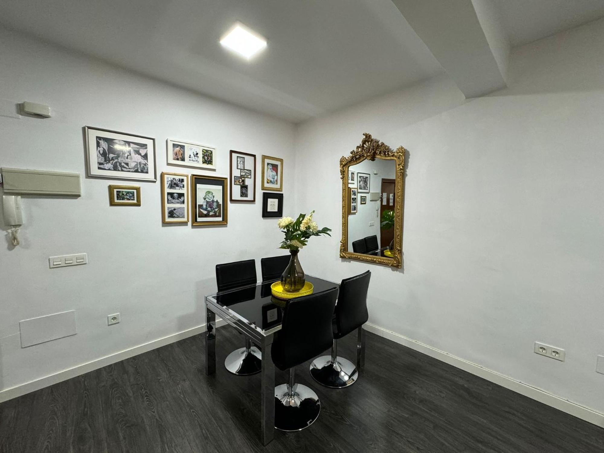 A 20 Pasos Del Museo Picasso Apartment Malaga Luaran gambar